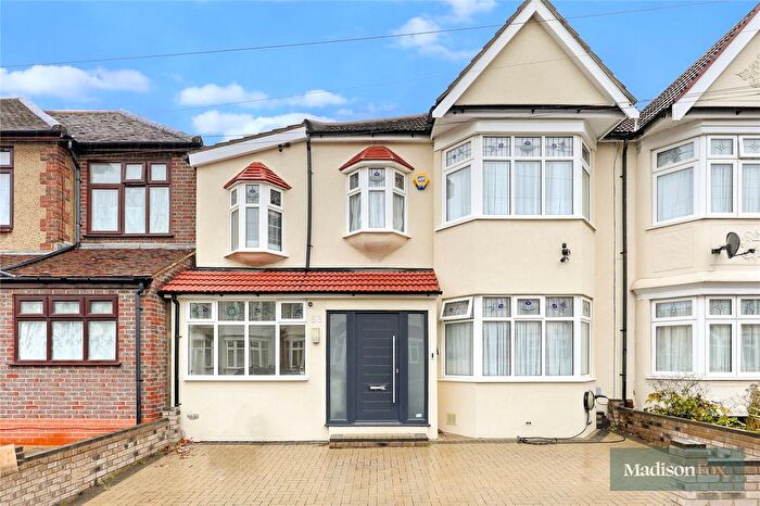 4 Bedroom Semi Detached House For Sale In Hastings Avenue, Ilford, IG6