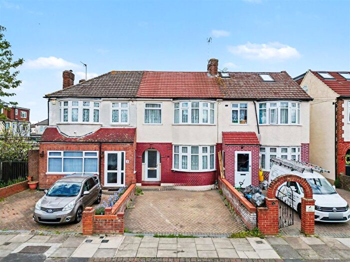 3 Bedroom Property For Sale In Westmoor Gardens, Enfield, EN3