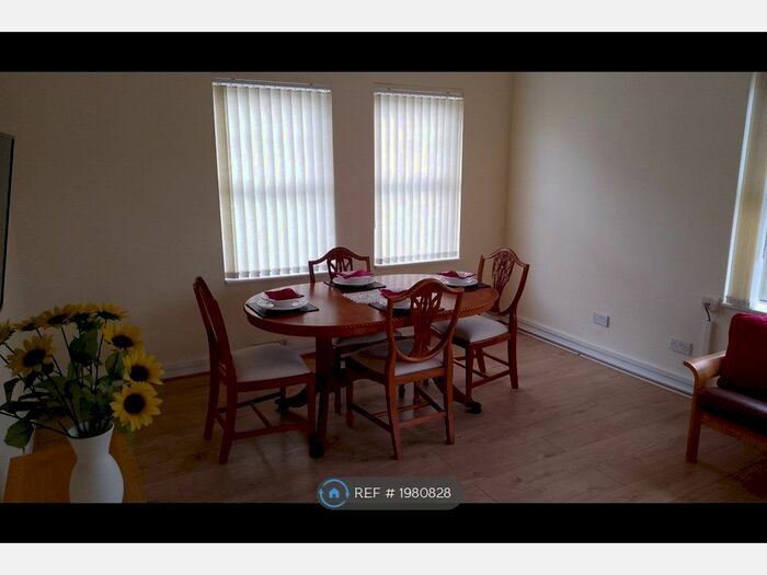 3 Bedroom Bungalow To Rent In Watts Avenue, Rochester, ME1