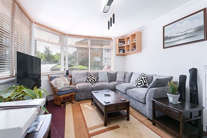 1 Bedroom Maisonette To Rent In Alexander Buildings, Station Approach Road, Coulsdon, CR5