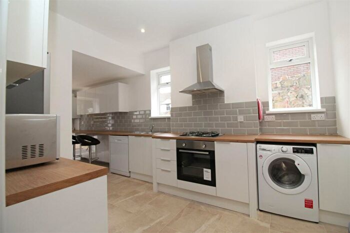 6 Bedroom Private Hall To Rent In Letty Street, Cathays, Cardiff, CF24