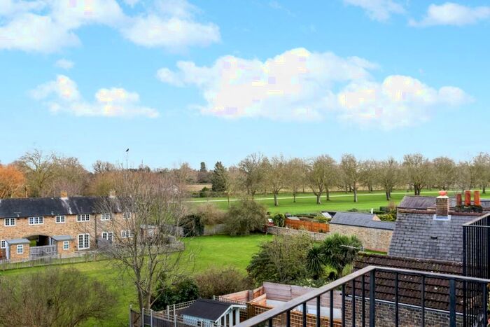 4 Bedroom Town House To Rent In Kings Road Windsor, SL4