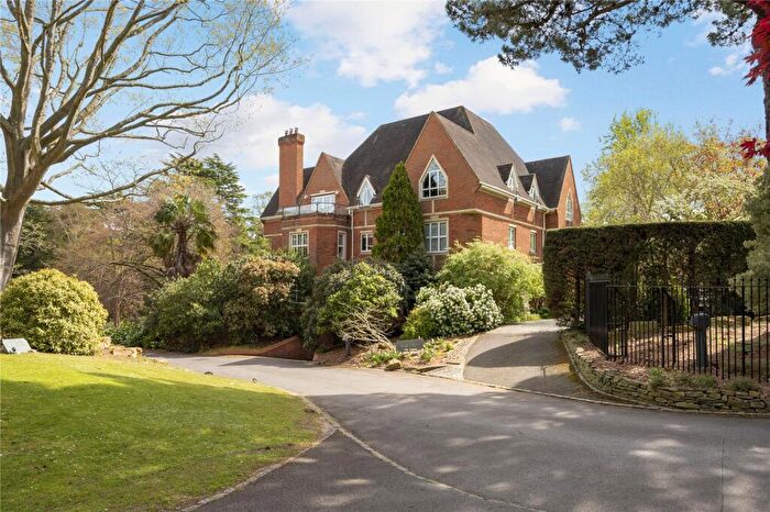 3 Bedroom Apartment For Sale In The Watergardens, Warren Road, Kingston Upon Thames, Surrey, KT2