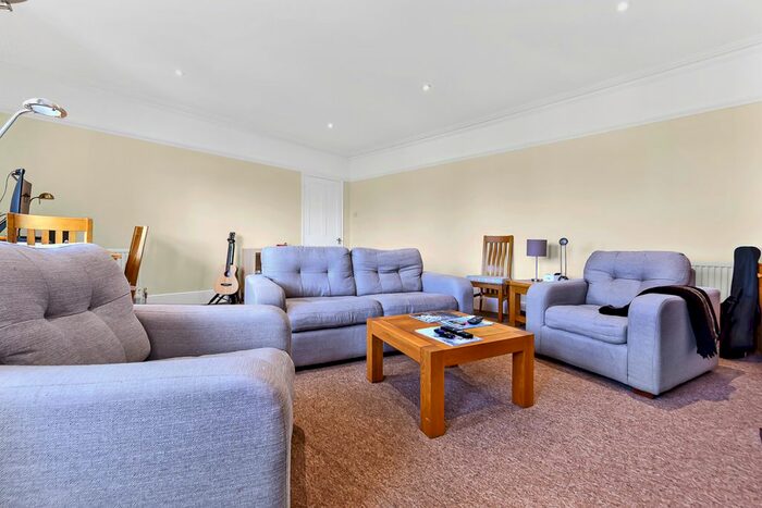 2 Bedroom Flat To Rent In Grove Road, Surbiton, KT6