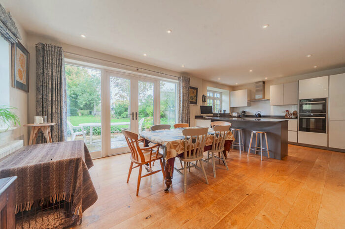 4 Bedroom House To Rent In Church Close, Bampton, OX18