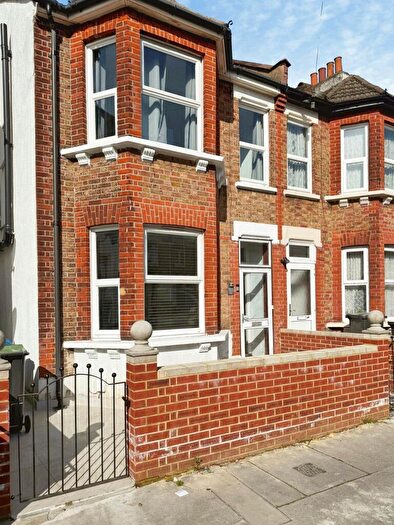 5 Bedroom Semi Detached House For Sale In Davidson Road, Croydon, CR0