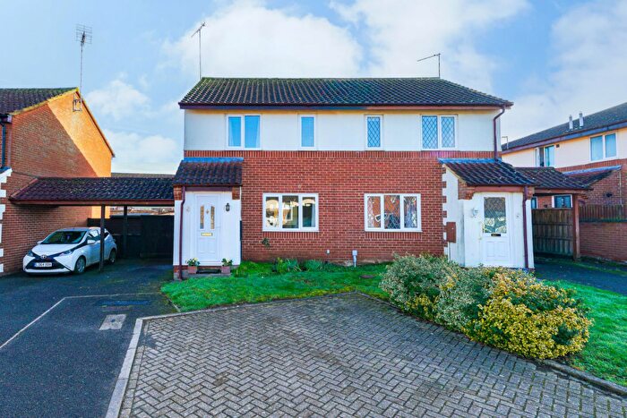 3 Bedroom Semi Detached House For Sale In Omega Court, Leighton Buzzard, LU7