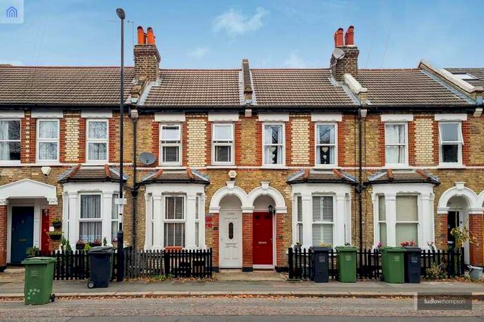 2 Bedroom Flat To Rent In Aitken Road, London SE6