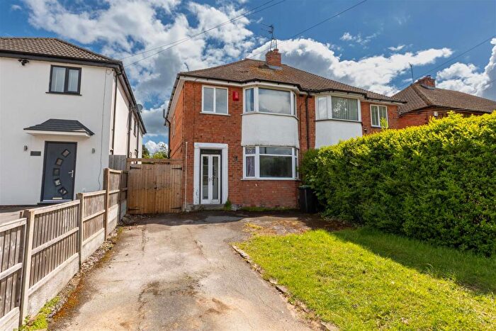 3 Bedroom Semi-Detached House For Sale In Peterbrook Road, Majors Green, Solihull, B90