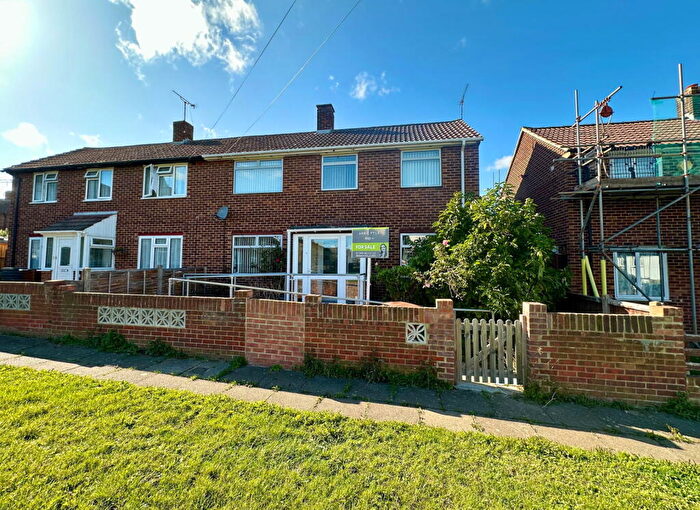 3 Bedroom Semi-Detached House For Sale In Wingham Close, Gillingham, ME8