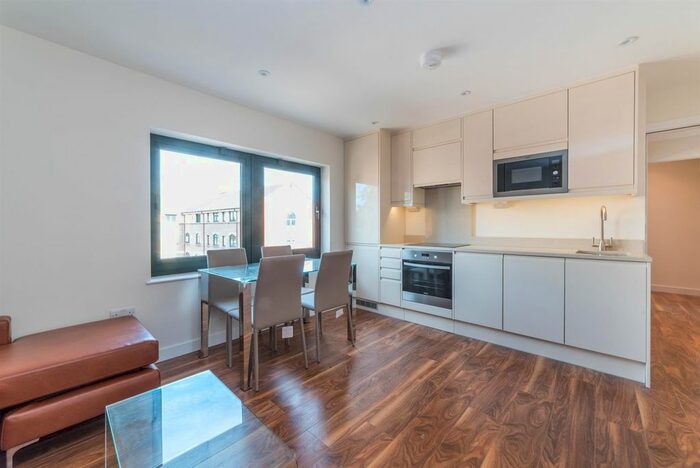 1 Bedroom Flat To Rent In Clifton Court, Corner Hall, Hemel Hempstead, HP3