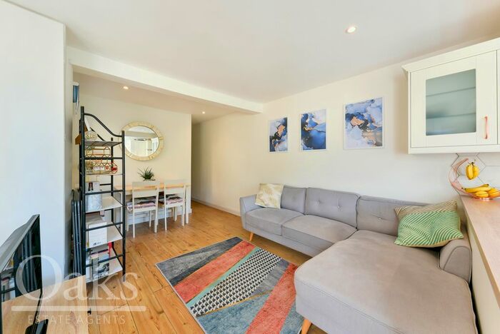 2 Bedroom Flat To Rent In Wellfield Road, London, SW16