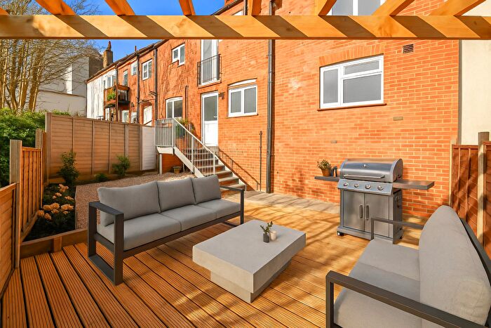 1 Bedroom Flat For Sale In Millers Road, Brighton, East Sussex, BN1