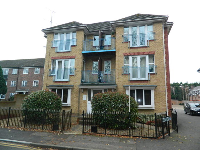 2 Bedroom Flat To Rent In Hazelwood Court, Lower Cookham Road, Maidenhead, Berkshire, SL6