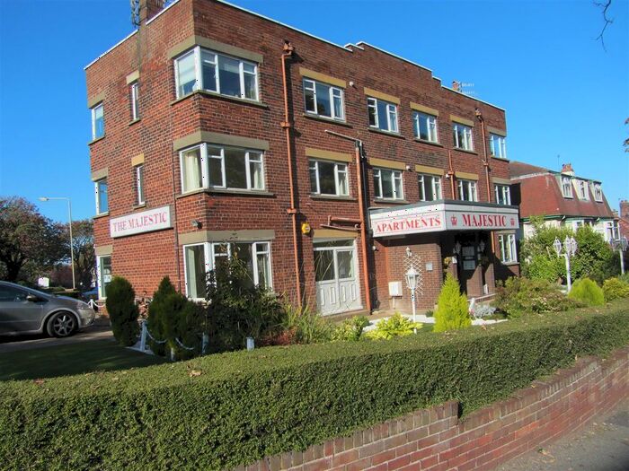 2 Bedroom Flat To Rent In Avocet Shopping Centre, Curlew Drive, Crossgates, Scarborough, YO12