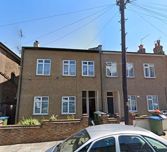 4 Bedroom Flat To Rent In A Elmdene Road, London, SE18