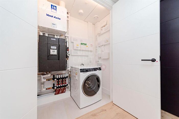 2 Bedroom Apartment To Rent In Valencia Tower, Bollinder Place, London, EC1V