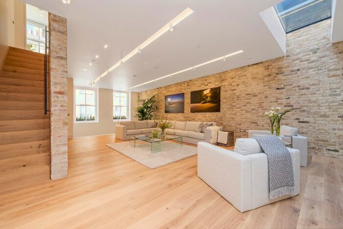 3 Bedroom Flat To Rent In Bingham Place, London, W1U