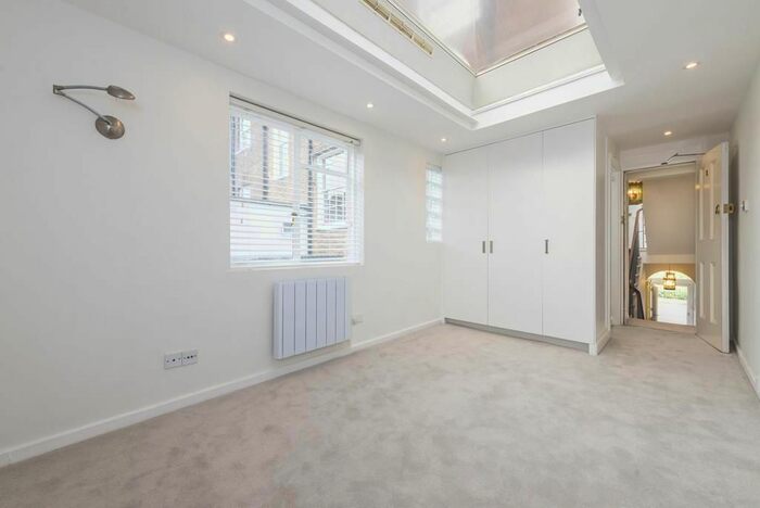 Studio To Rent In Fitzroy Square, Fitzrovia, W1T