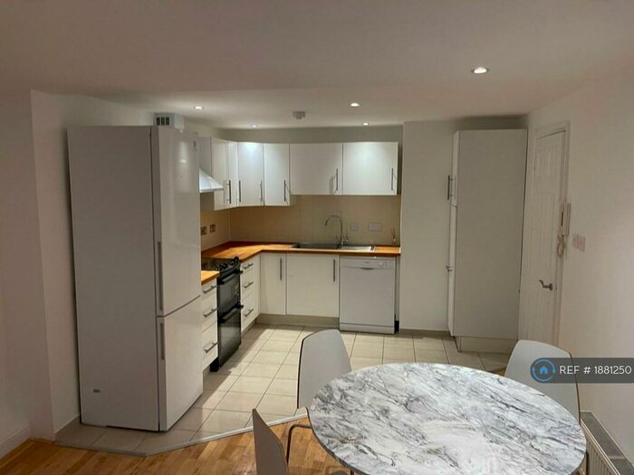 2 Bedroom Flat To Rent In University House, London, E2