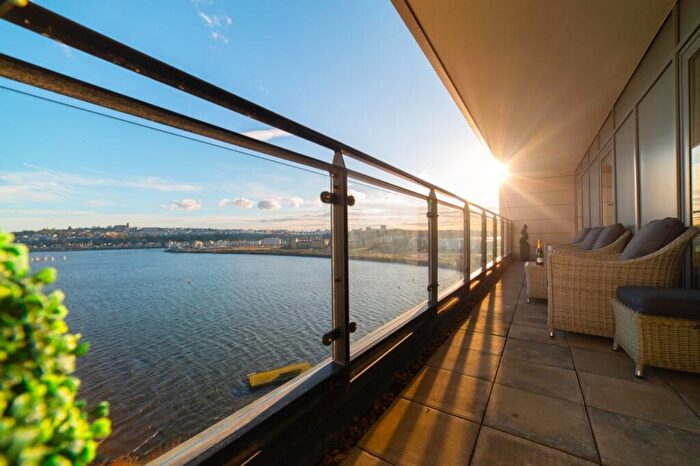 2 Bedroom Apartment To Rent In Davaar House, Ferry Court, CF11