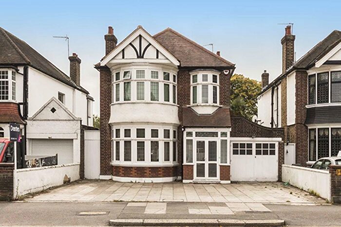 4 Bedroom Detached House To Rent In Popes Lane, Ealing, W5