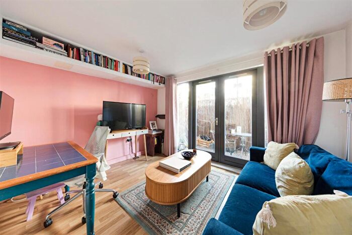 1 Bedroom Flat For Sale In Woodmill Road, Hackney, E5