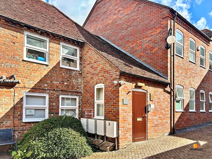 2 Bedroom Property To Rent In High Street, Chesham, HP5