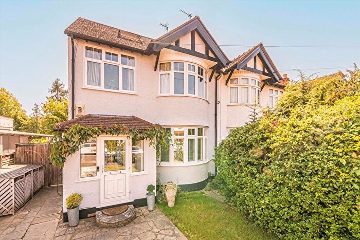 5 Bedroom Semi-Detached House For Sale In Lynton Road, Kingston Upon Thames, KT3