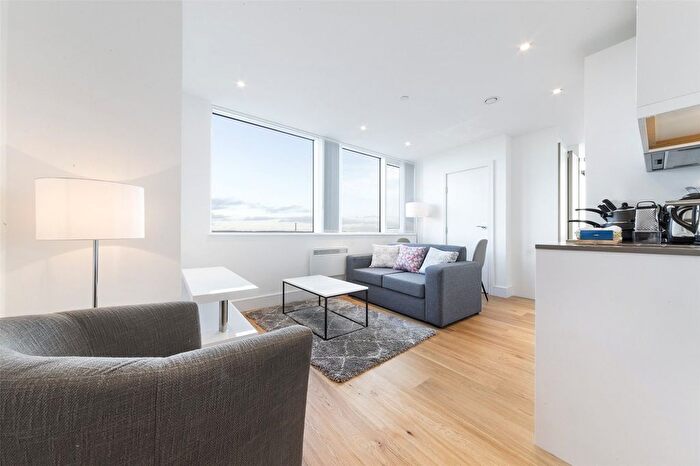 Studio To Rent In High Street, Slough, Berkshire, SL1