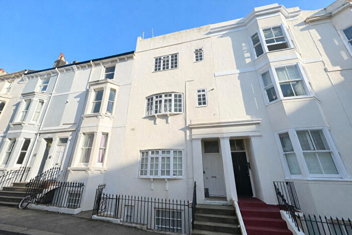 2 Bedroom Apartment To Rent In Lansdowne Street, Hove, BN3