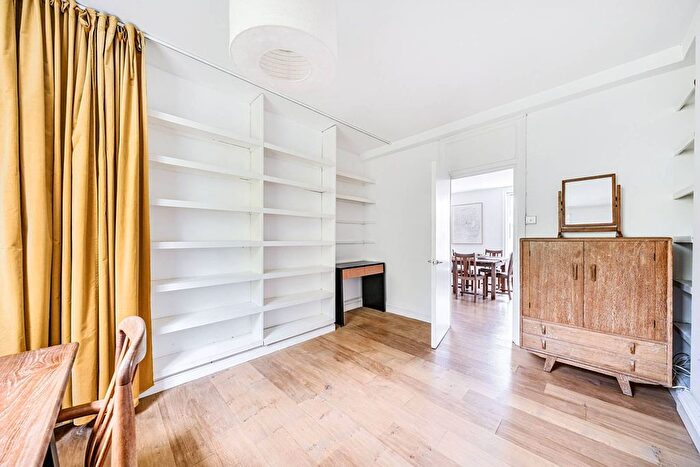 2 Bedroom Flat For Sale In Kenton Street, Bloomsbury, London, WC1N