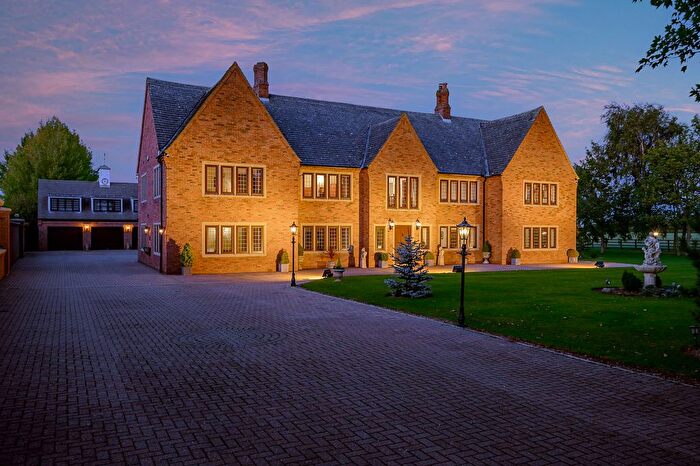 6 Bedroom Detached House For Sale In Breighton Hall, Breighton, YO8