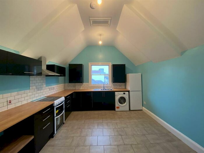 2 Bedroom House To Rent In Braggs Lane, Bristol, BS2