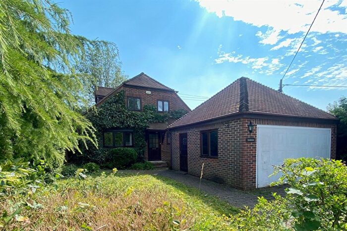 4 Bedroom Detached House To Rent In Love Lane, Petersfield, Hampshire, GU31