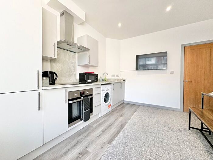 2 Bedroom Flat To Rent In College Street, Cleethorpes, DN35