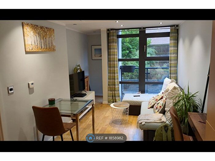 1 Bedroom Flat To Rent In Knight House, London, SW15