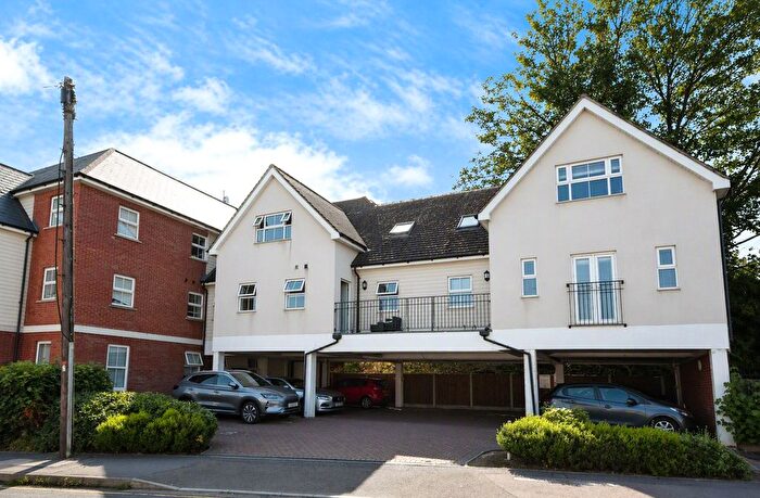 2 Bedroom Flat For Sale In The Approach, Rayleigh, Essex, SS6