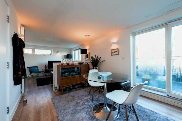 2 Bedroom Flat For Sale In Parkview Apartments, Brookmill Road, London, SE8