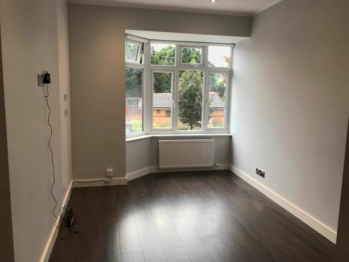 1 Bedroom Flat To Rent In Station Road, Chingford, E4
