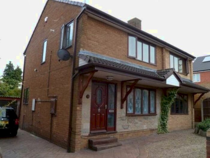 4 Bedroom Detached House To Rent In Smithies Street, Barnsley, S71