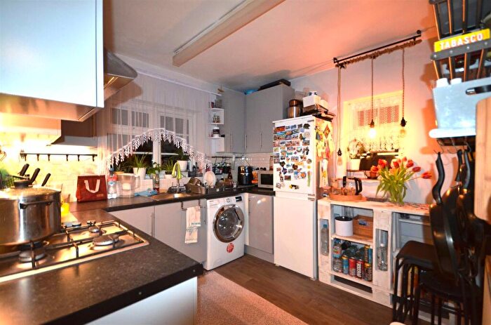 2 Bedroom Flat For Sale In Harrowdene Road, Wembley, Middlesex, HA0 - Photo 5