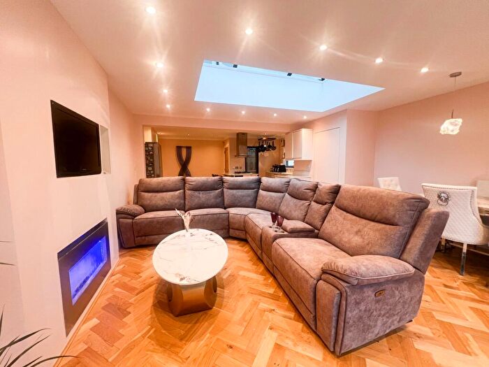 4 Bedroom Semi-Detached House To Rent In St. Barnabas Road, Woodford Green, IG8