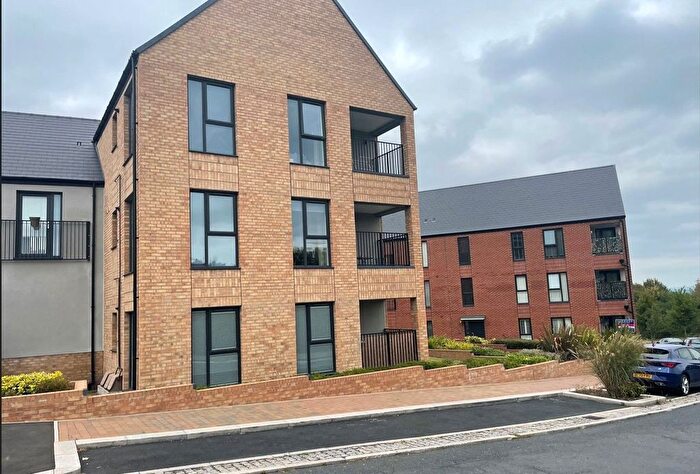 2 Bedroom Flat To Rent In Parkside Crescent, Ketley, Telford, Shropshire, TF1