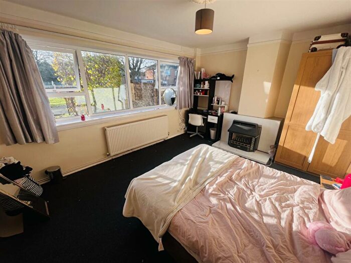 4 Bedroom Semi-Detached House To Rent In B, Brockworth Crescent, PC02
