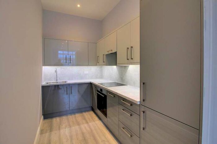 1 Bedroom Flat To Rent In Station Approach, Southend On Sea, Essex, SS1