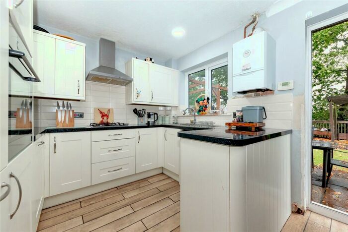 3 Bedroom End Of Terrace House For Sale In Farnborough Road, Farnborough, GU14
