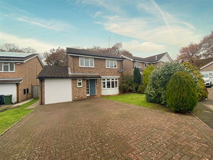 4 Bedroom Detached House To Rent In Fontwell Avenue, Bexhill-On-Sea, TN39