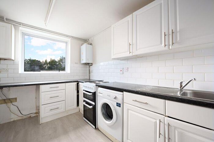 2 Bedroom Flat To Rent In Hersham Road, Walton-On-Thames, KT12
