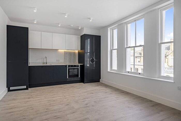 2 Bedroom Flat To Rent In Mitcham Lane, London, SW16